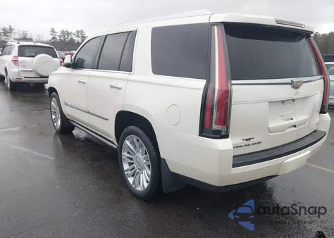 2015 Cadillac Escalade Platinum z USA, uszkodzony, nr VIN 1GYS4PKJXFR594090